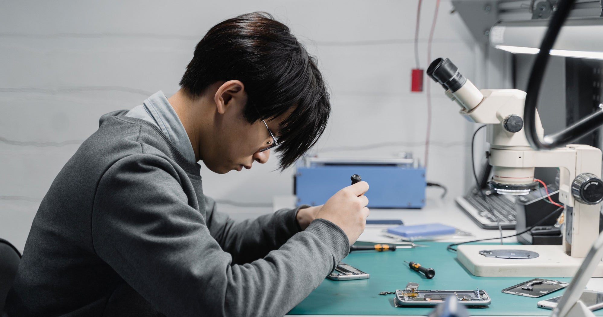 Mobile phone repair microscope — Microscopes.com.au