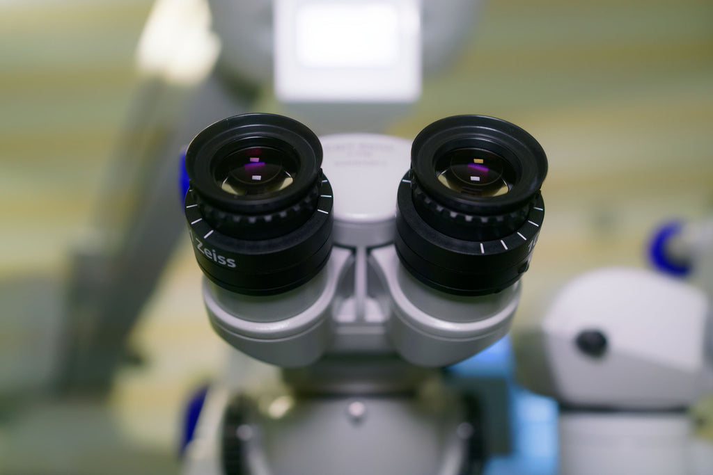 Microscope eyepieces adjustment explained — Microscopes.com.au